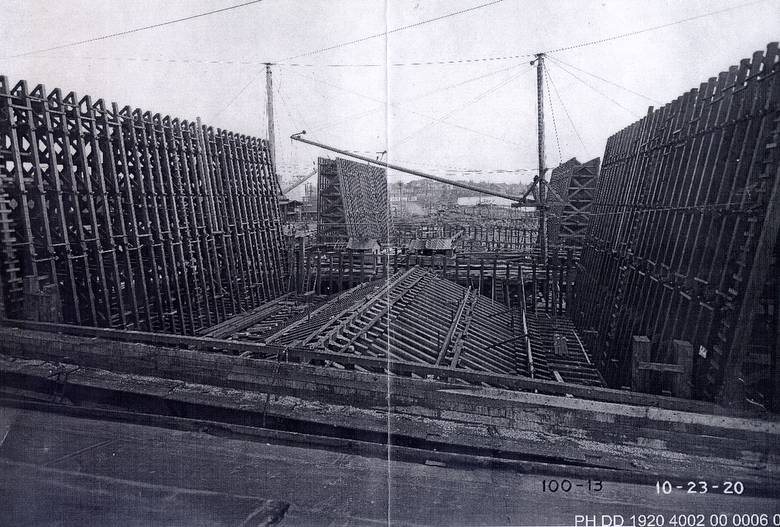 Historical photo - unskinned Drydock framework / Portland, OR floating drydock #2